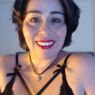 Model - Anastacia Blues curvy