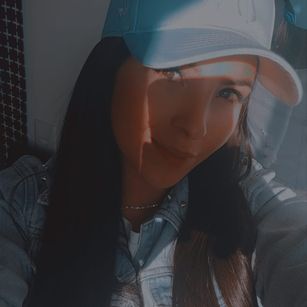 Model - Sara Saenz model