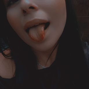 Model - Sara Saenz latina