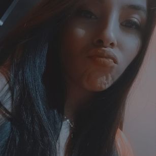 Model - Sara Saenz feet