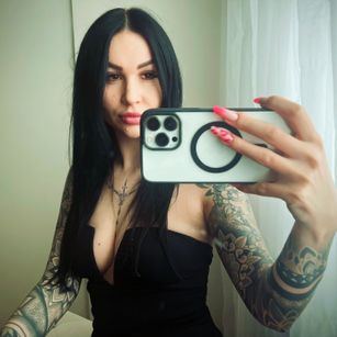 Model - Faye fastresponse