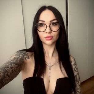 Model - Faye flirtyVibes