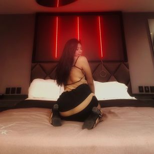 Model - Zoe Ferrer bigass