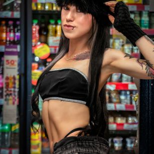 Model - Athziry G latina