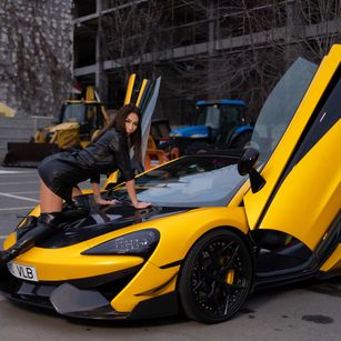 Model - Deborah bigtits