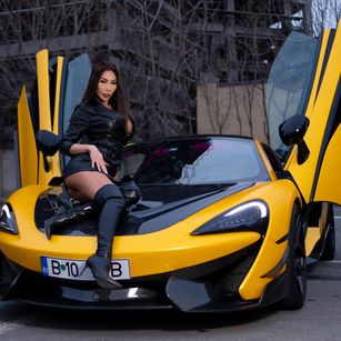 Model - Deborah bigboobs