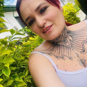 Model - AmaranthaVelmet bigass