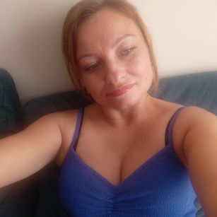 Model - Angela redhead