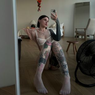 Model - Roxy Reid femdom