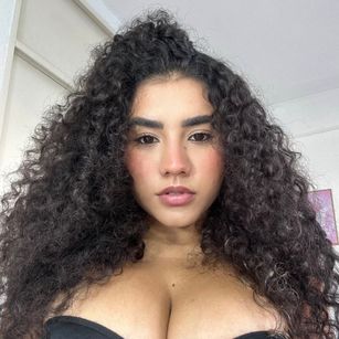 Model - Miss Velvet Honey {{tag}}