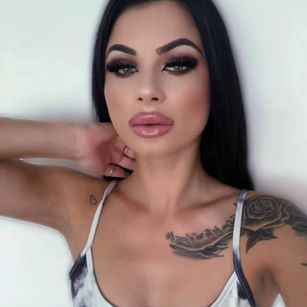 Model - MidnightEve naked