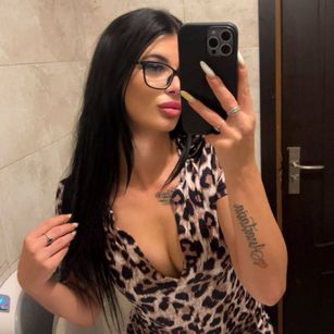 Model - MidnightEve bigass