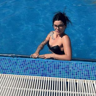 Model - MidnightEve naked