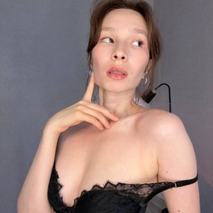 Model - MadisonDavies spitting