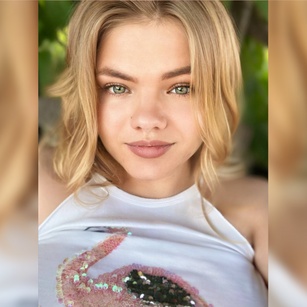 Model - DanaFree girl