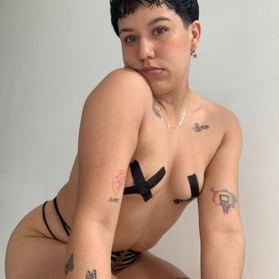 Model - Miaguerrero masturbacion