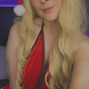 Model - Ellie Fuchs tattoos