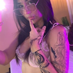 Model - Violet Blaze pussy