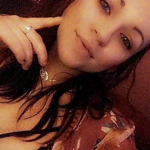 Model - Cristal Cloudz smoke