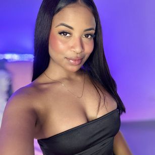 Model - EmiliaTodd romantic