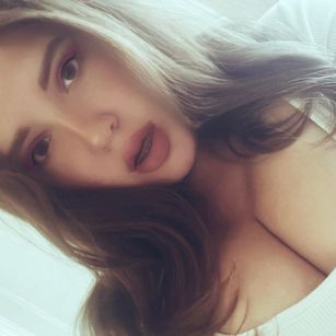 Model - Emeralda anal