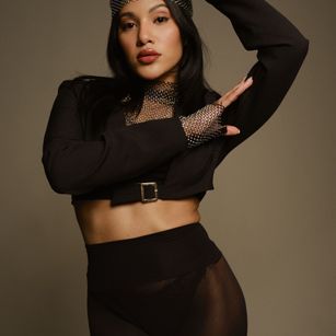 Model - Konnie aquirt