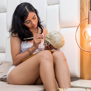 Model - Zoeartt smiling