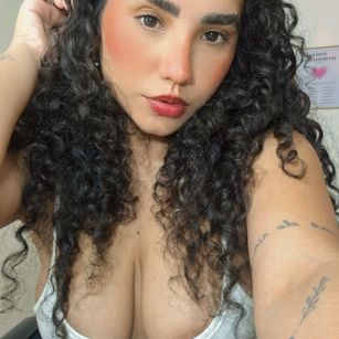 Model - Miss Velvet Honey ass