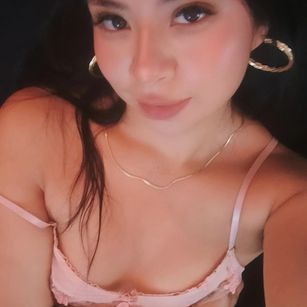 Model - Zoe Ferrer toys