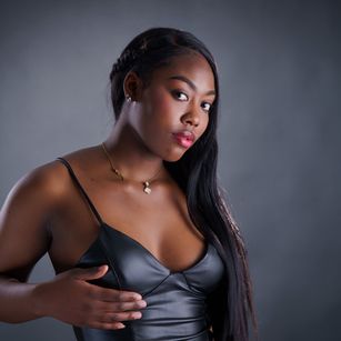 Model - ThianaLopez submissive