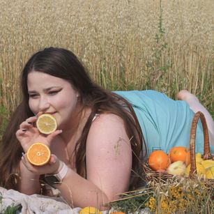 Model - Daniella Grace hairy