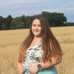 Model - Daniella Grace bigboobs