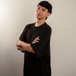 Model - AxelBaker joi