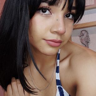 Model - Bella Sky Latina