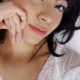 Model - Bella Sky Squirt