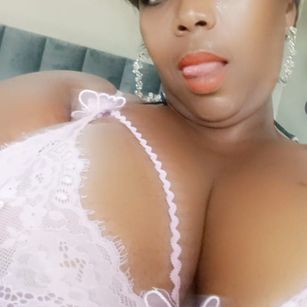 Model - SexyBustyWendy bigass