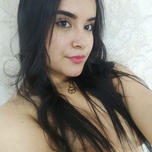 Model - Zoe Roux  latina