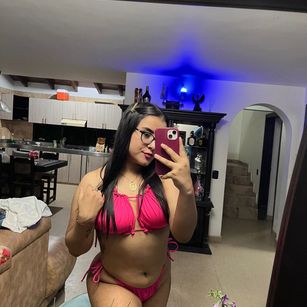 Model - Zoe Roux  pinkpussy