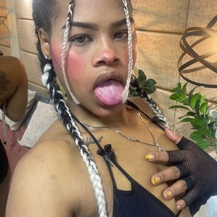 Model - TaylorKhan latina