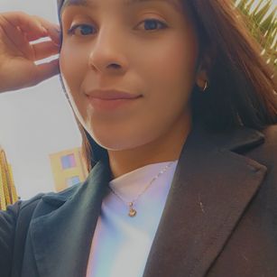 Model - Sara Saenz boobs