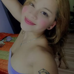 Model - Serena Fox Squirting