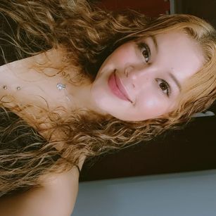 Model - Serena Fox Fingering