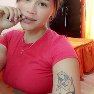 Model - Serena Fox Squirting