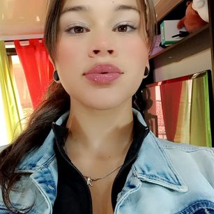 Model - Serena Fox Blowjob