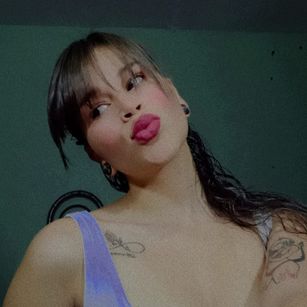 Model - Serena Fox Squirting