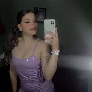 Model - Serena Fox Fingering