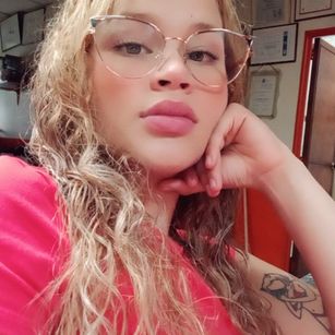 Model - Serena Fox Fingering