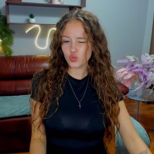 Model - BeatriceTracey heels