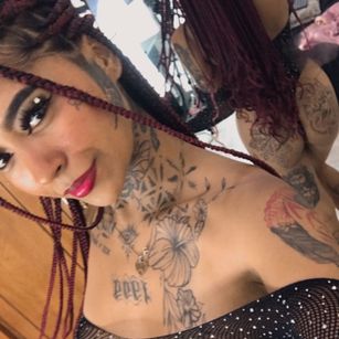 Model - EmilieLake Submissive