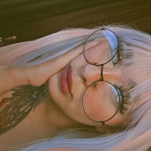 Model - coraline anal